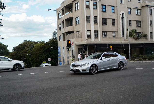 Mercedes-Benz E 63 AMG W212 V8 Biturbo