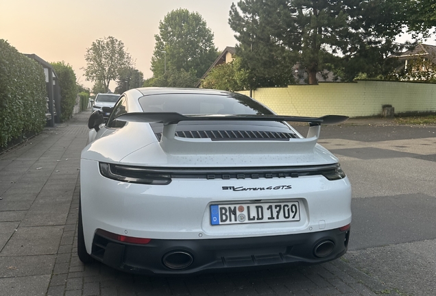 Porsche 992 Carrera 4 GTS