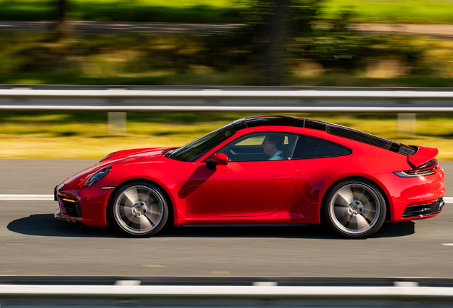 Porsche 992 Carrera 4S