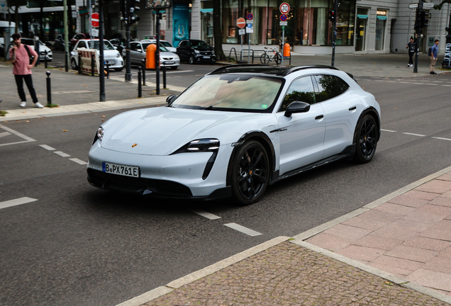 Porsche Taycan Turbo S Cross Turismo