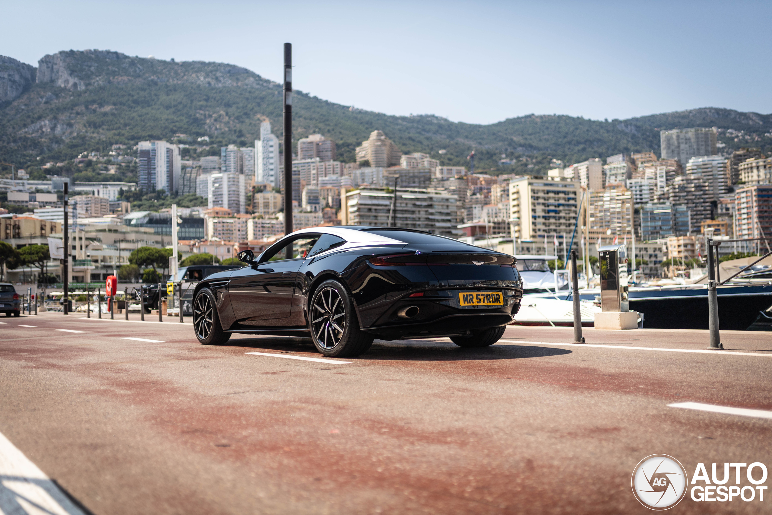 Aston Martin DB11