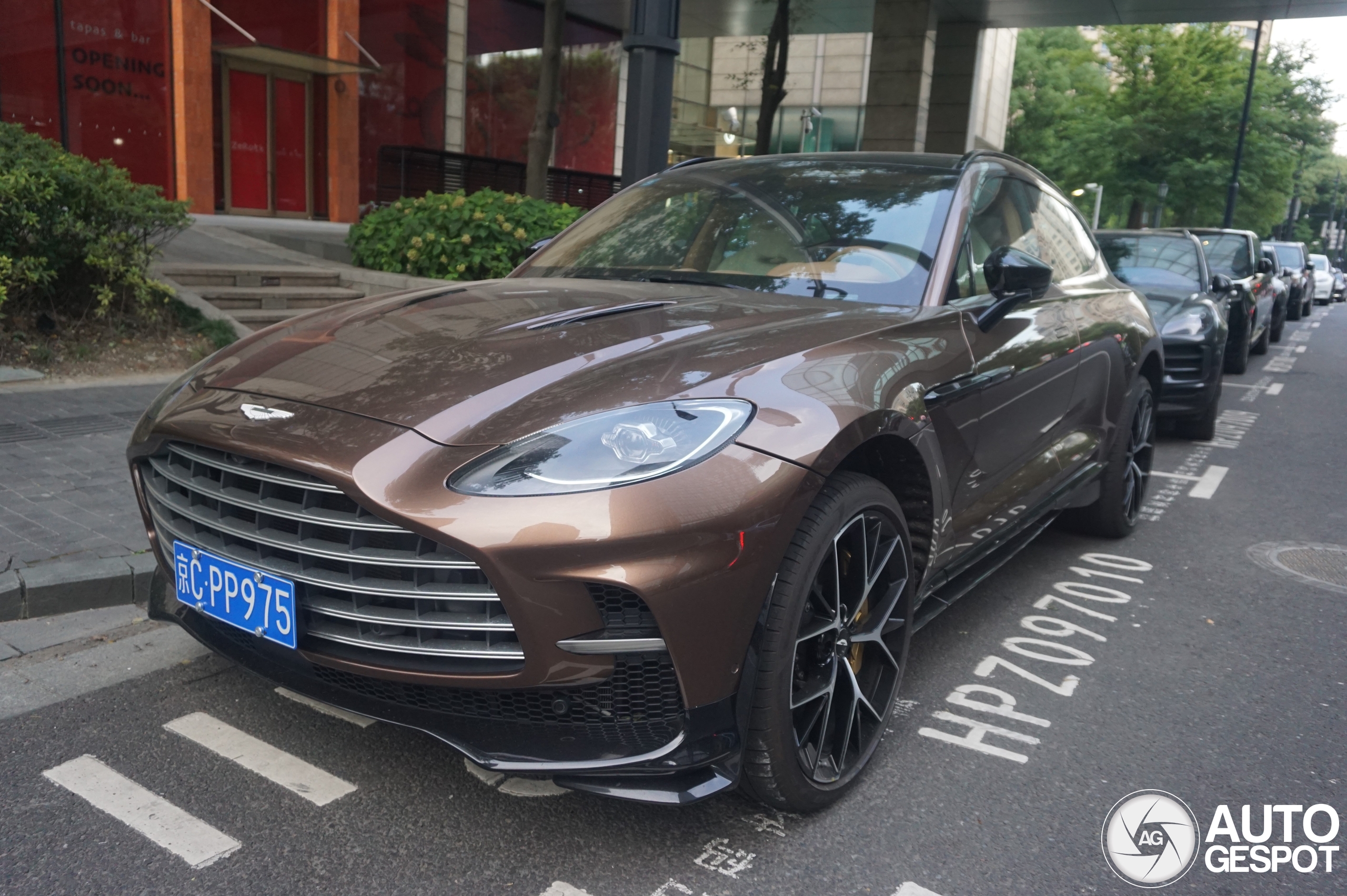 Aston Martin DBX707