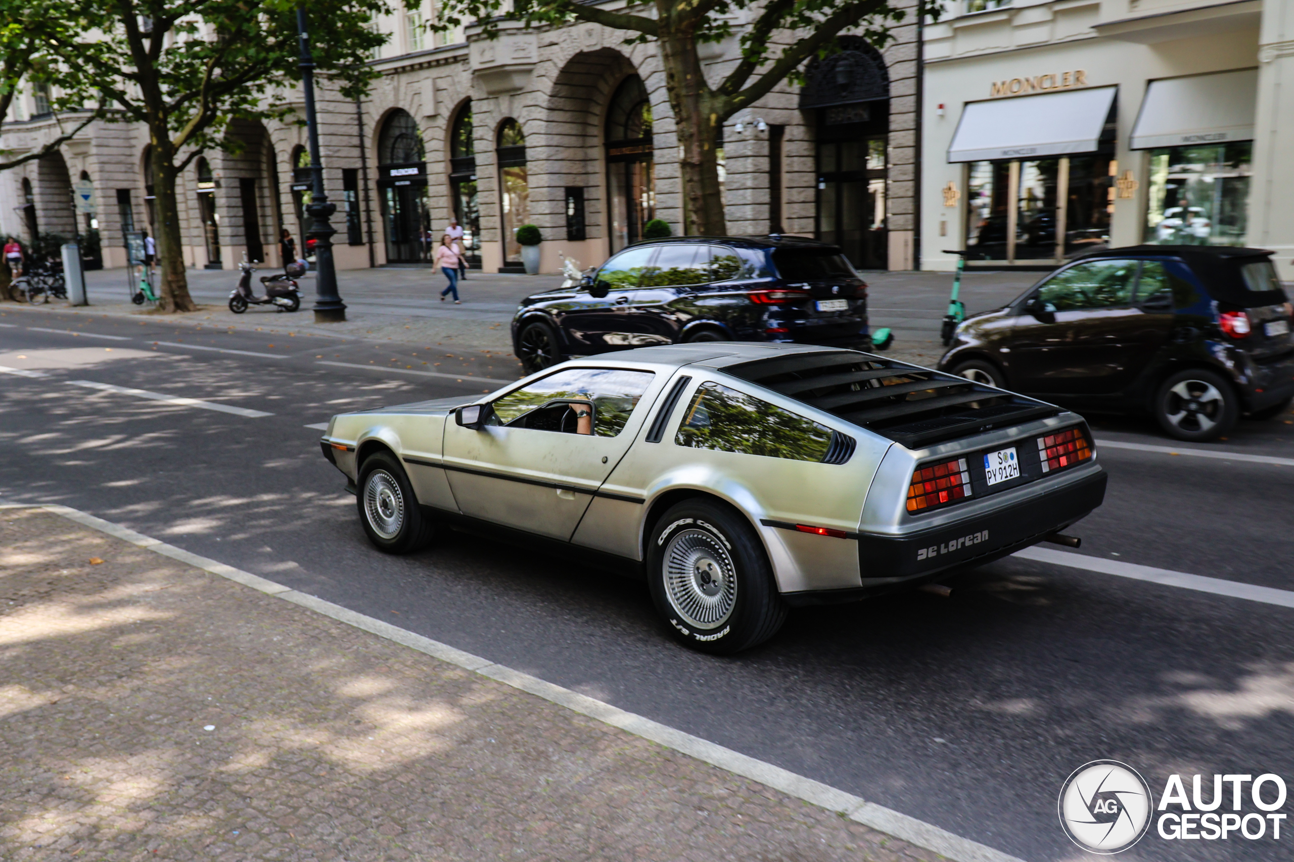 DeLorean DMC-12