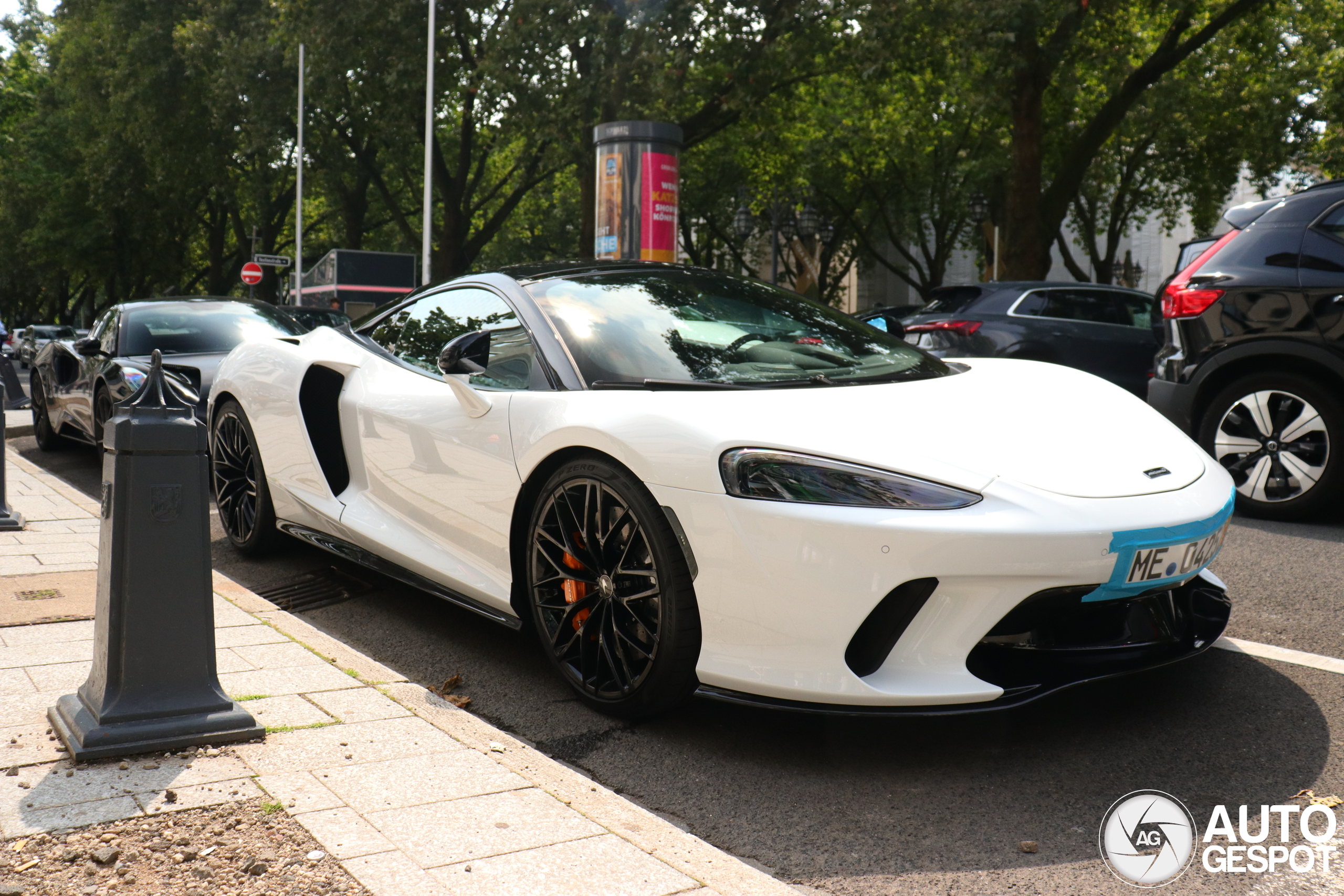 McLaren GT