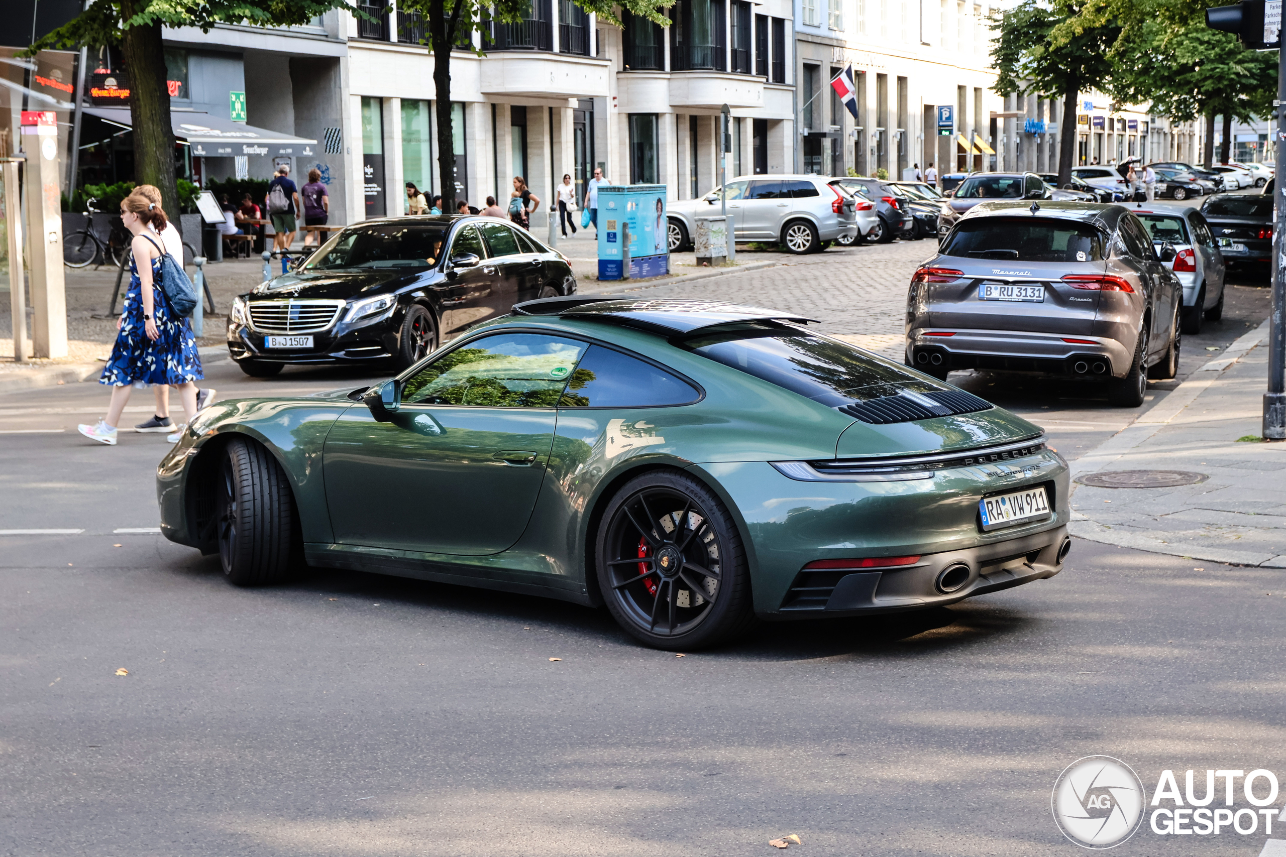 Porsche 992 Carrera 4 GTS