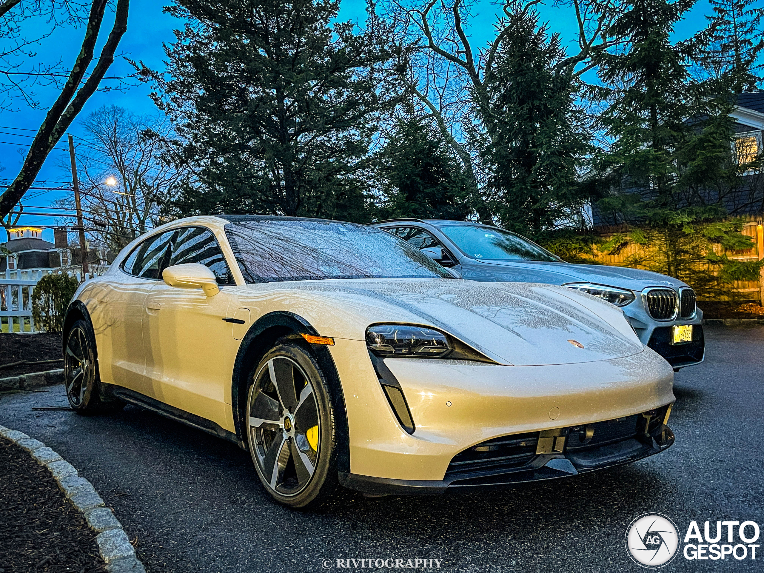 Porsche Taycan Turbo S Cross Turismo