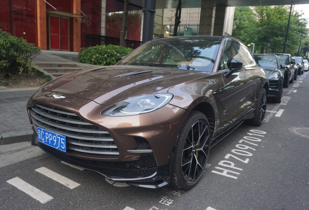 Aston Martin DBX707