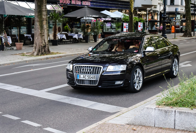 Audi S8 D3