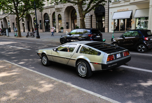 DeLorean DMC-12