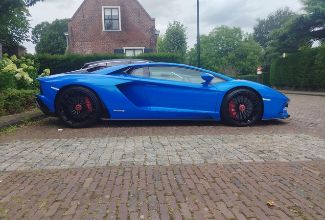 Lamborghini Aventador S LP740-4