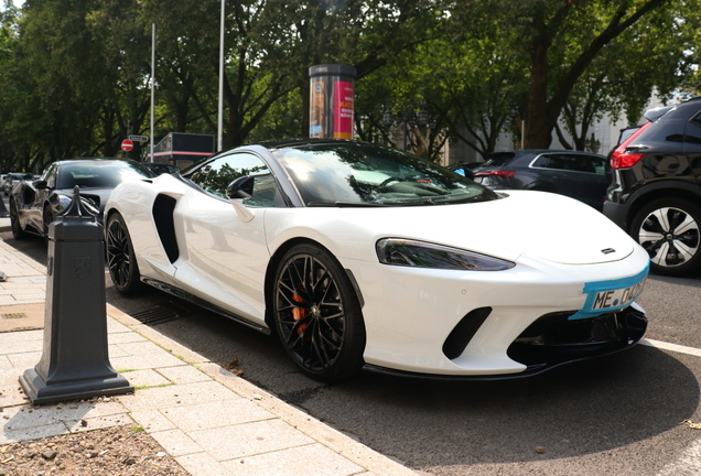 McLaren GT