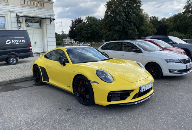 Porsche 992 Carrera 4 GTS