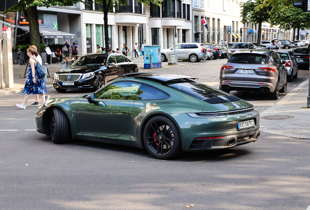 Porsche 992 Carrera 4 GTS