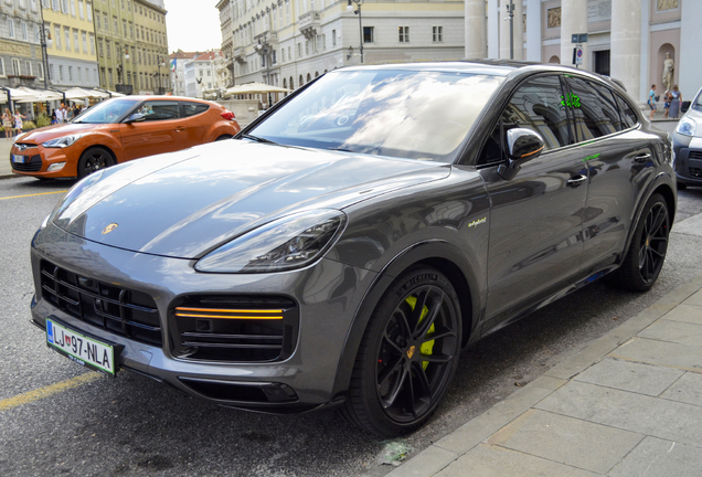 Porsche Cayenne Coupé Turbo S E-Hybrid