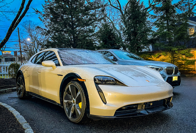 Porsche Taycan Turbo S Cross Turismo