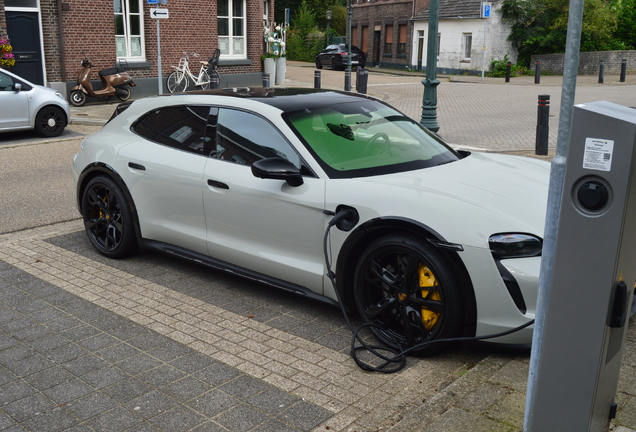 Porsche Taycan Turbo S Cross Turismo