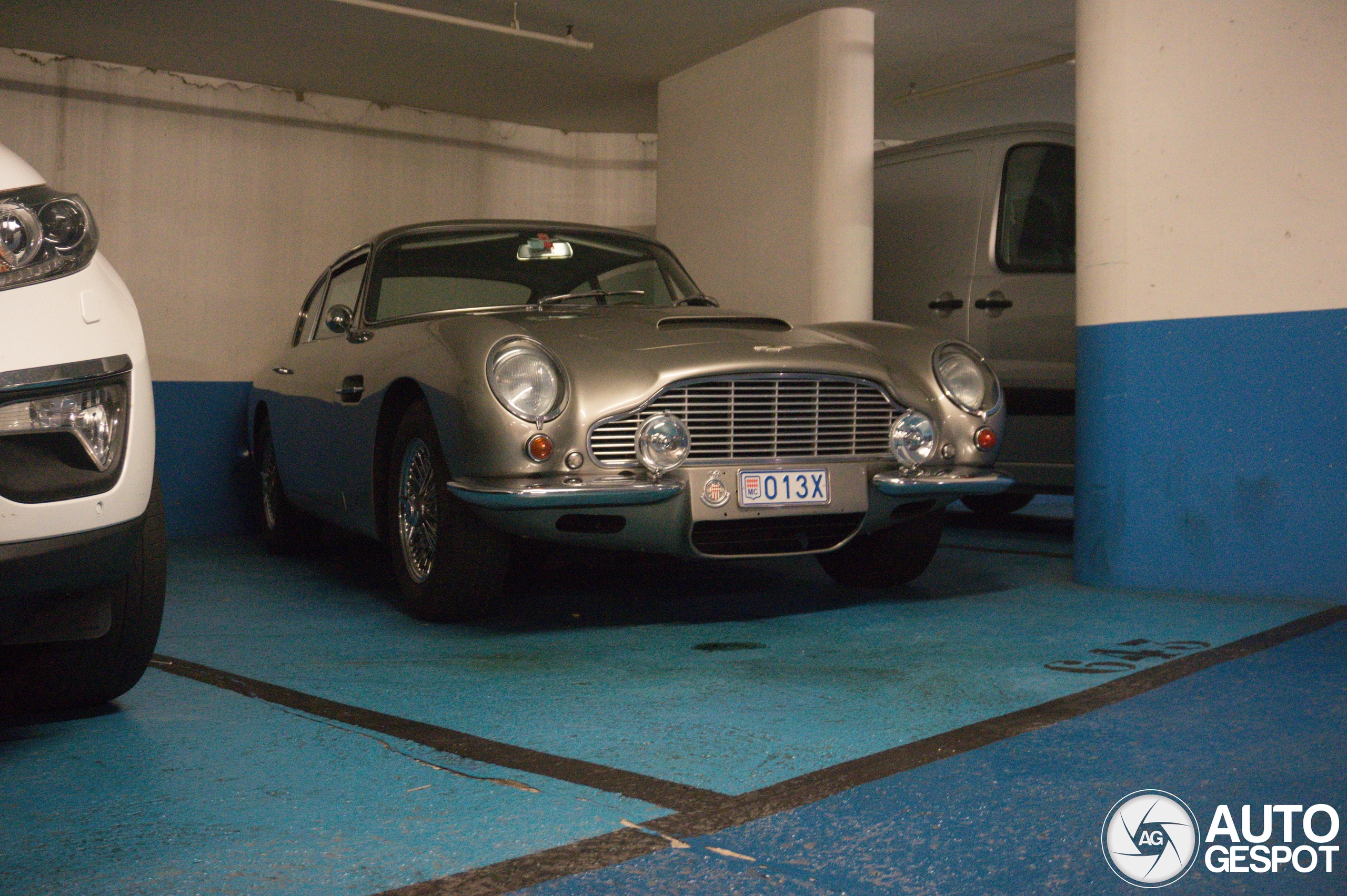 Aston Martin DB6 Vantage MKI