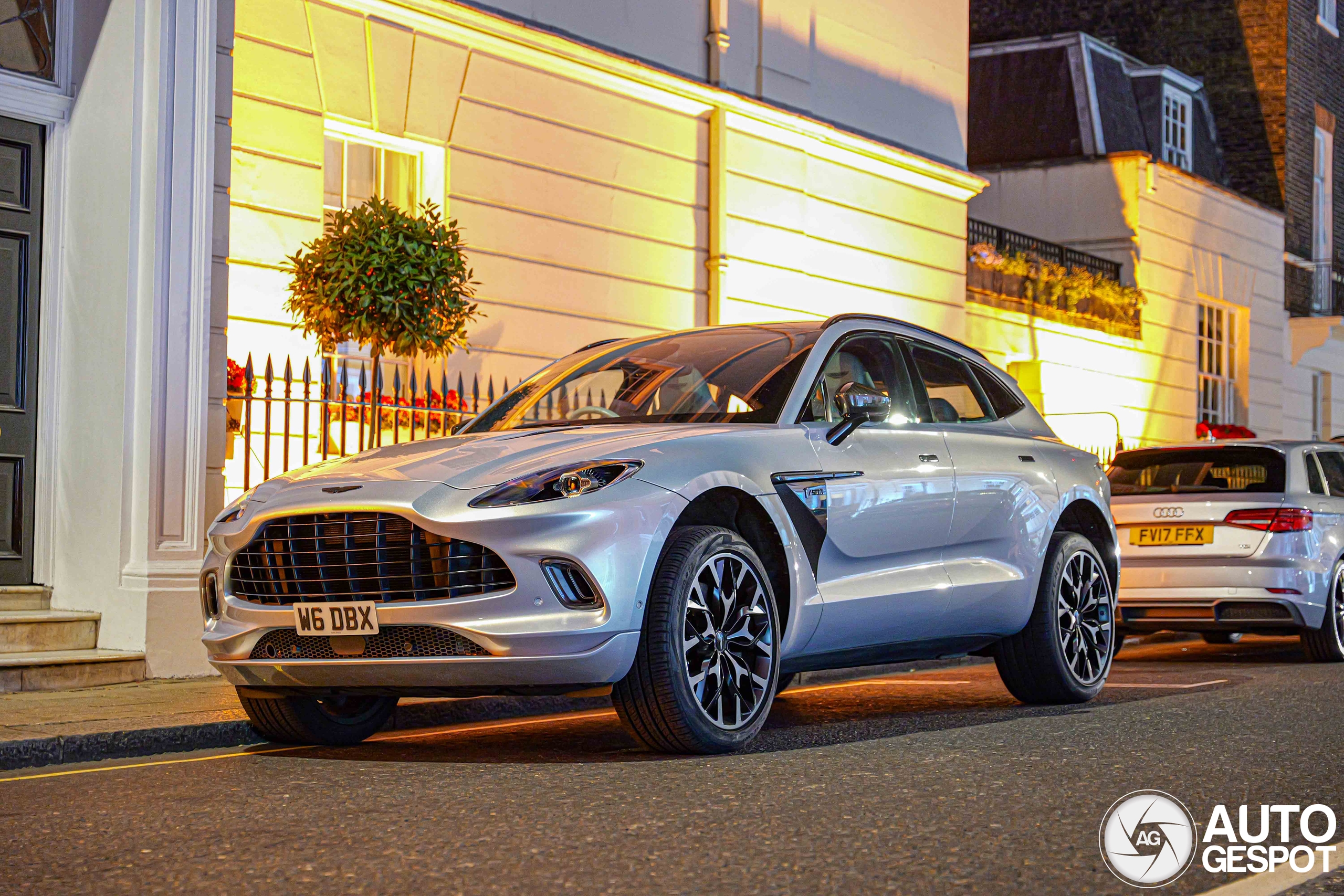 Aston Martin DBX