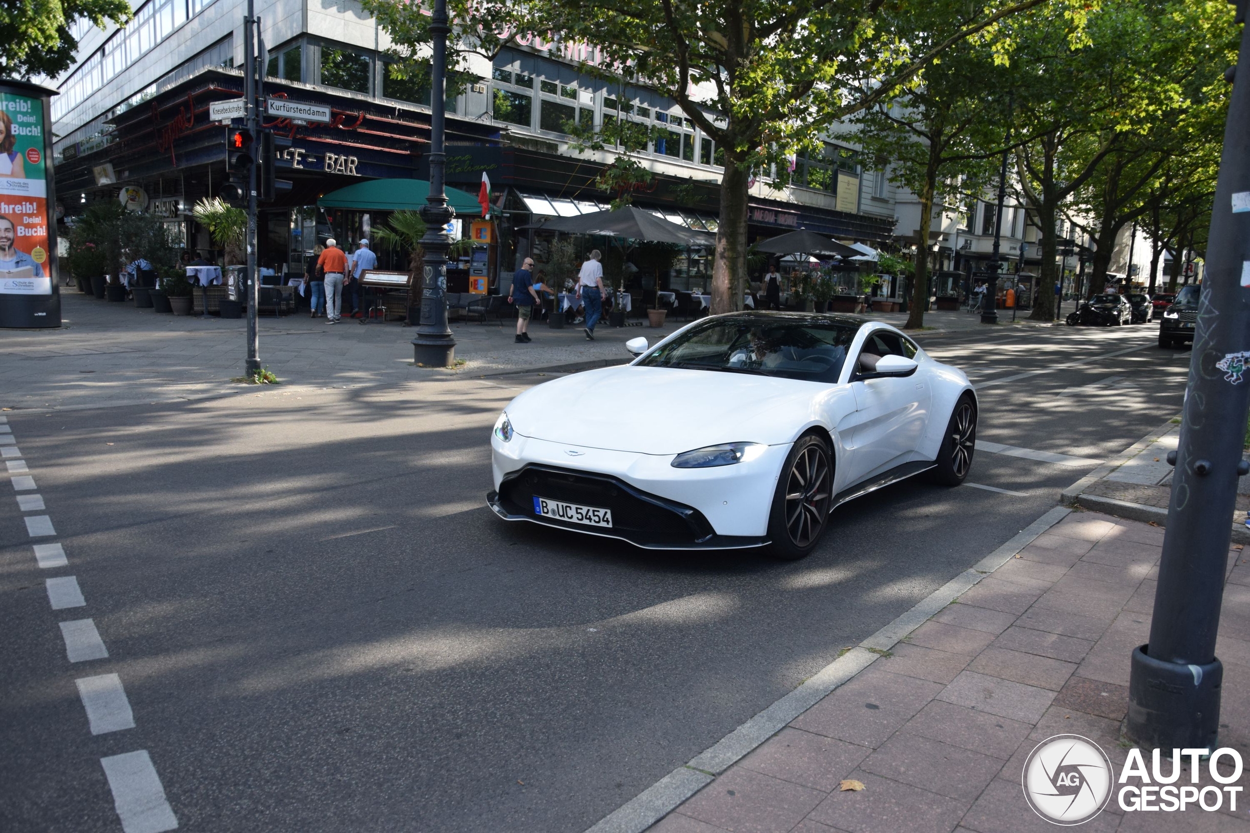 Aston Martin V8 Vantage 2018