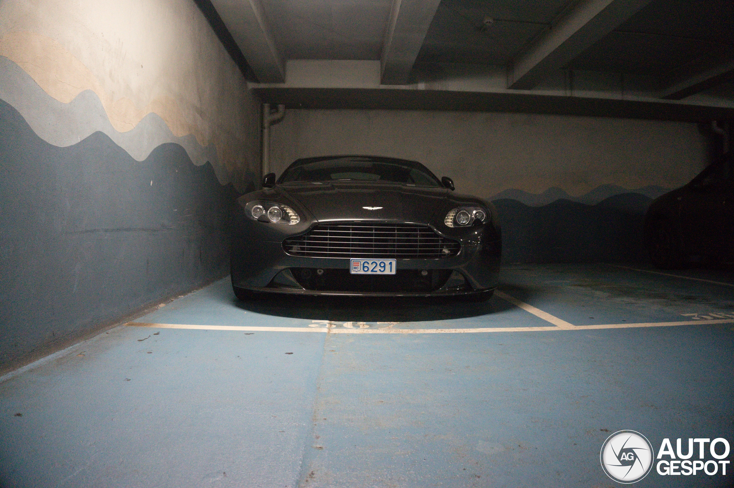 Aston Martin V8 Vantage S