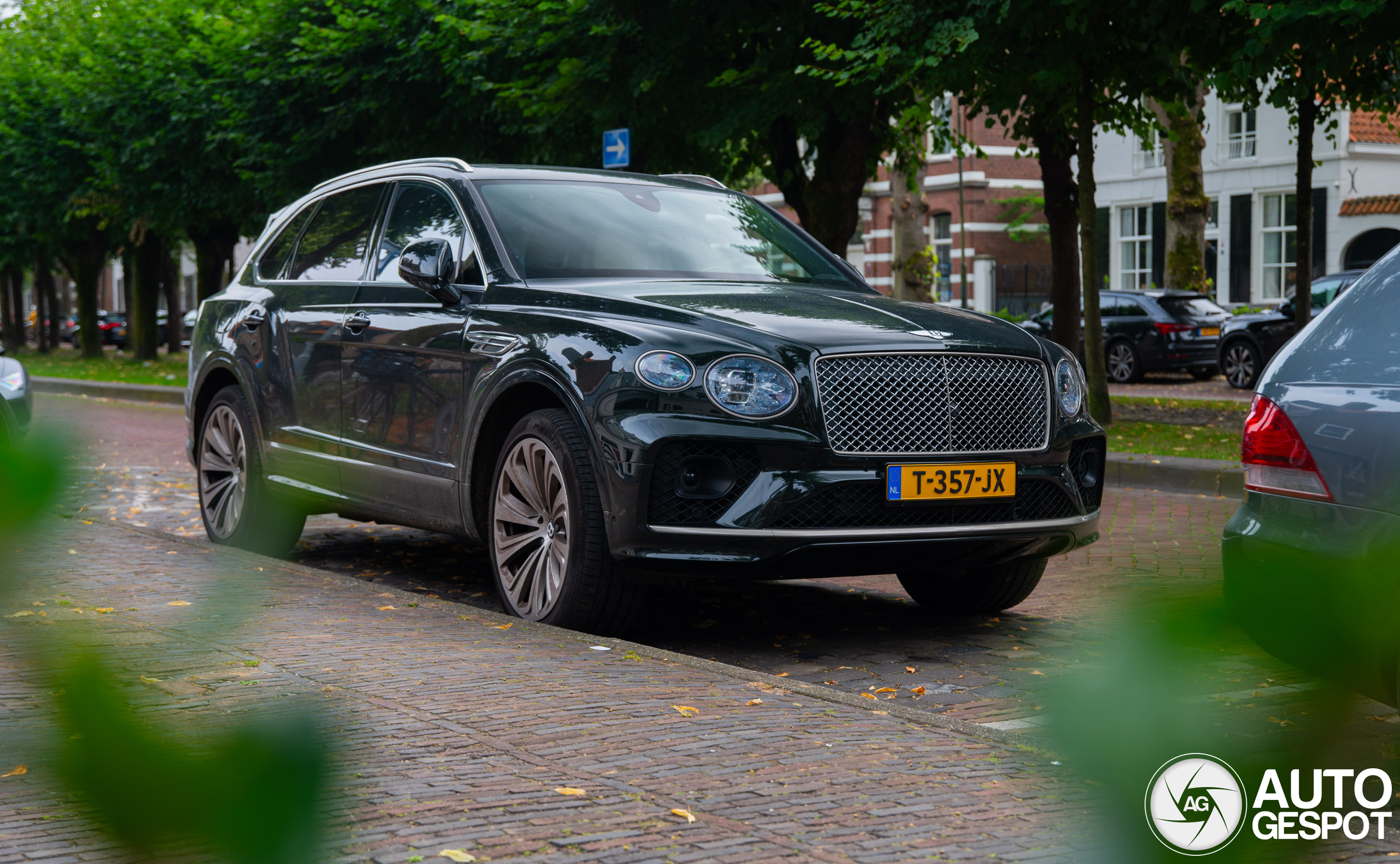 Bentley Bentayga Hybrid Odyssean Edition