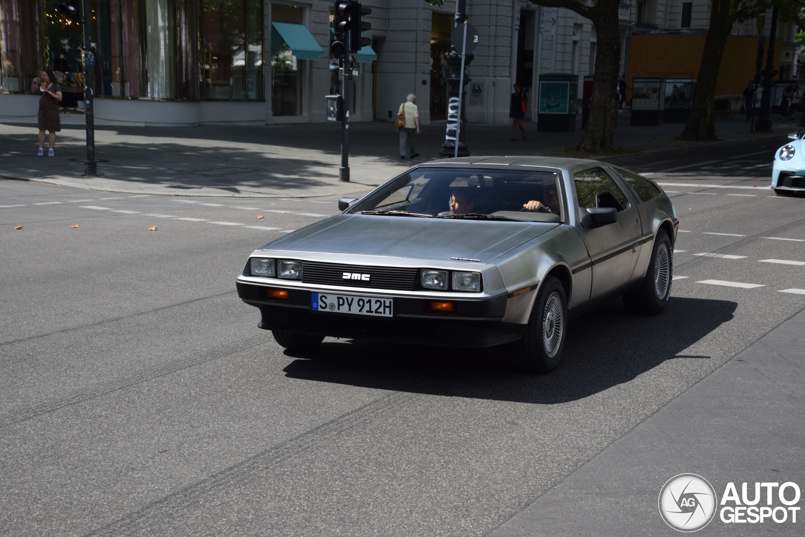 DeLorean DMC-12