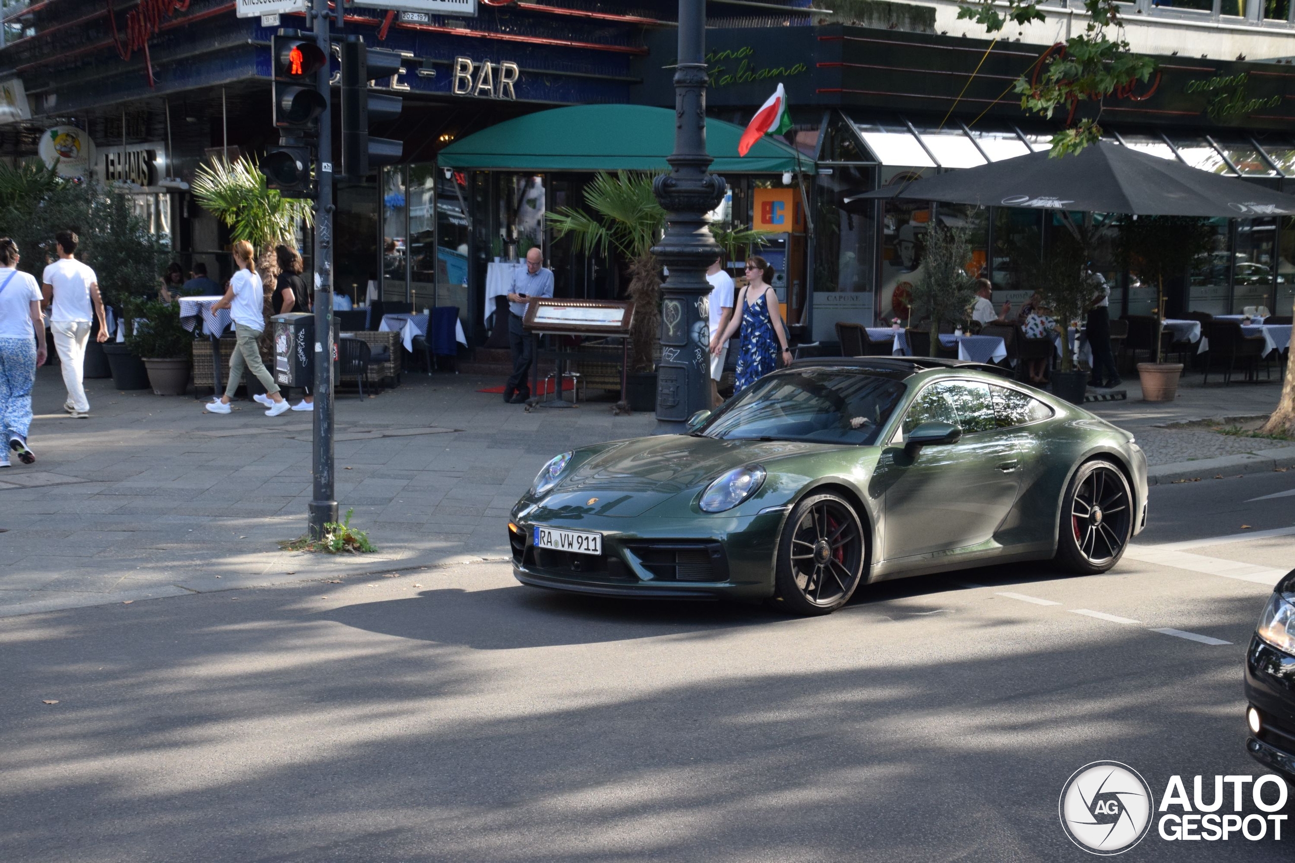 Porsche 992 Carrera 4 GTS