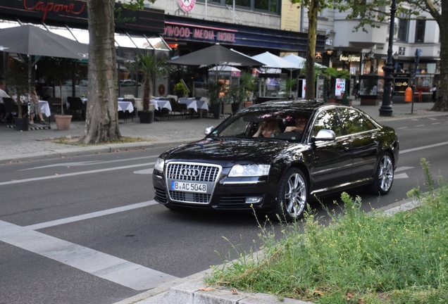 Audi S8 D3