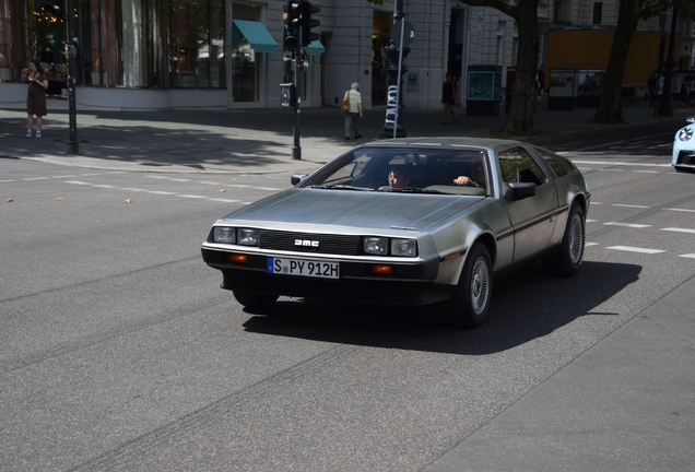 DeLorean DMC-12