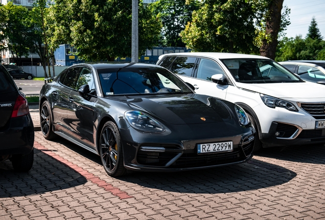 Porsche 971 Panamera Turbo