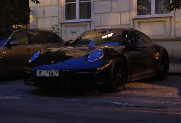 Porsche 992 Carrera 4S