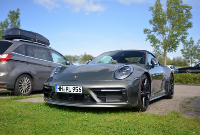 Porsche 992 Carrera 4S Cabriolet