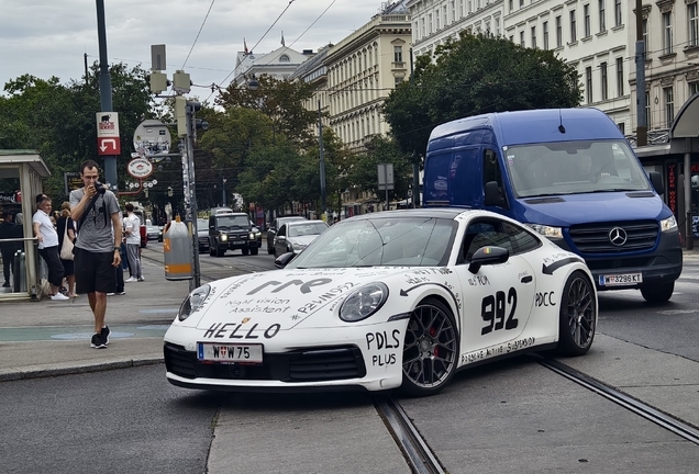 Porsche 992 Carrera 4S