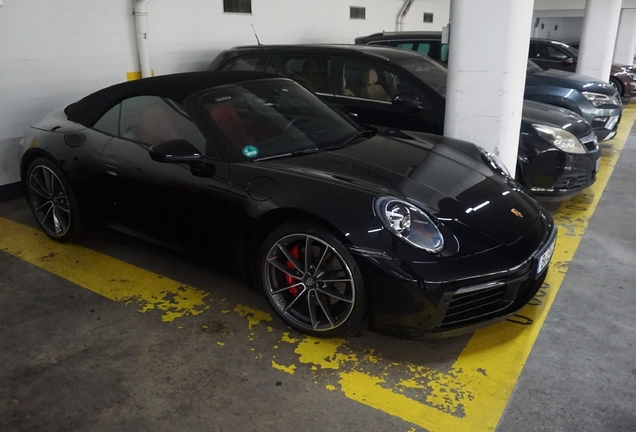 Porsche 992 Carrera 4S Cabriolet