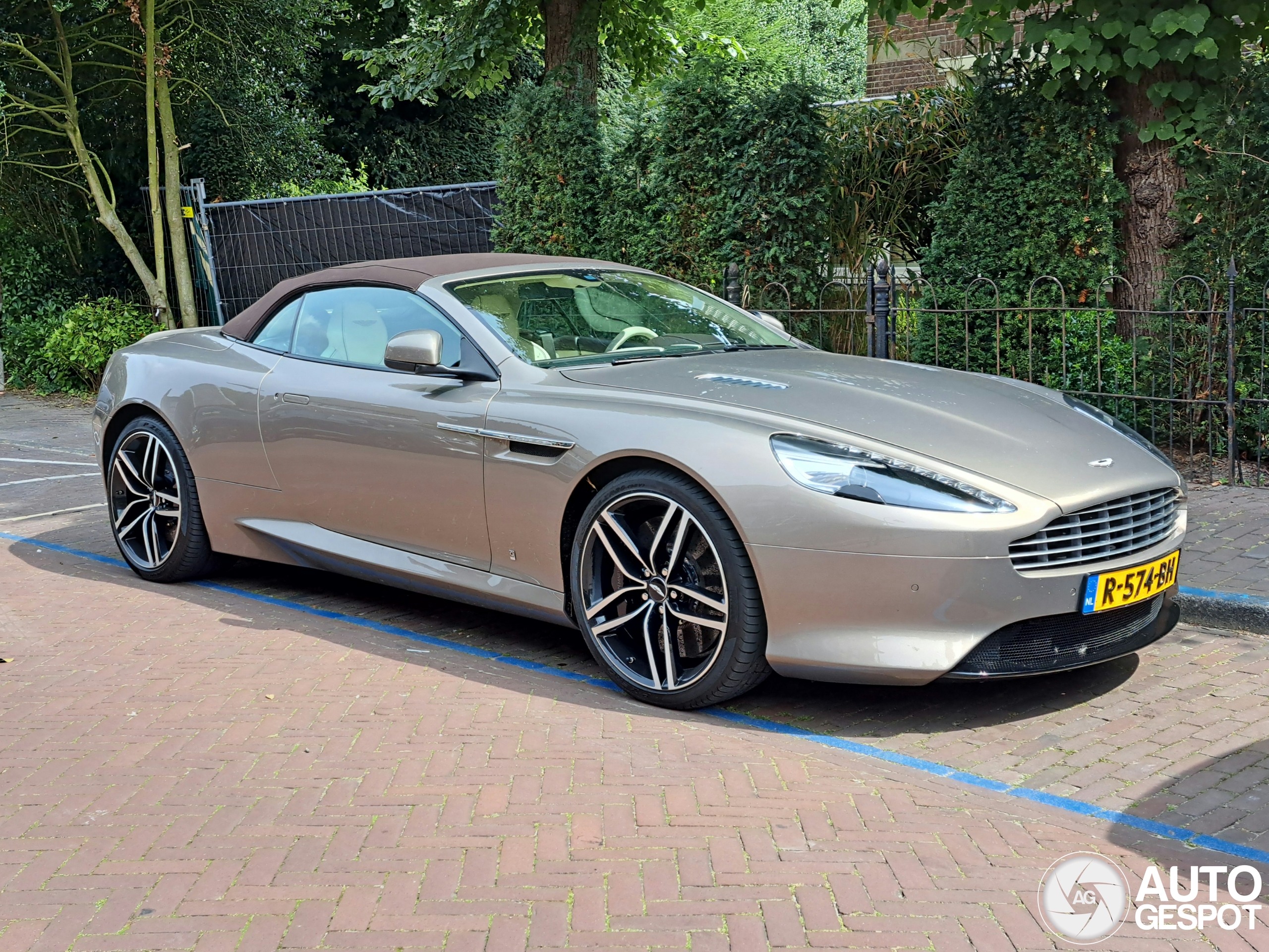 Aston Martin DB9 GT Volante 2016