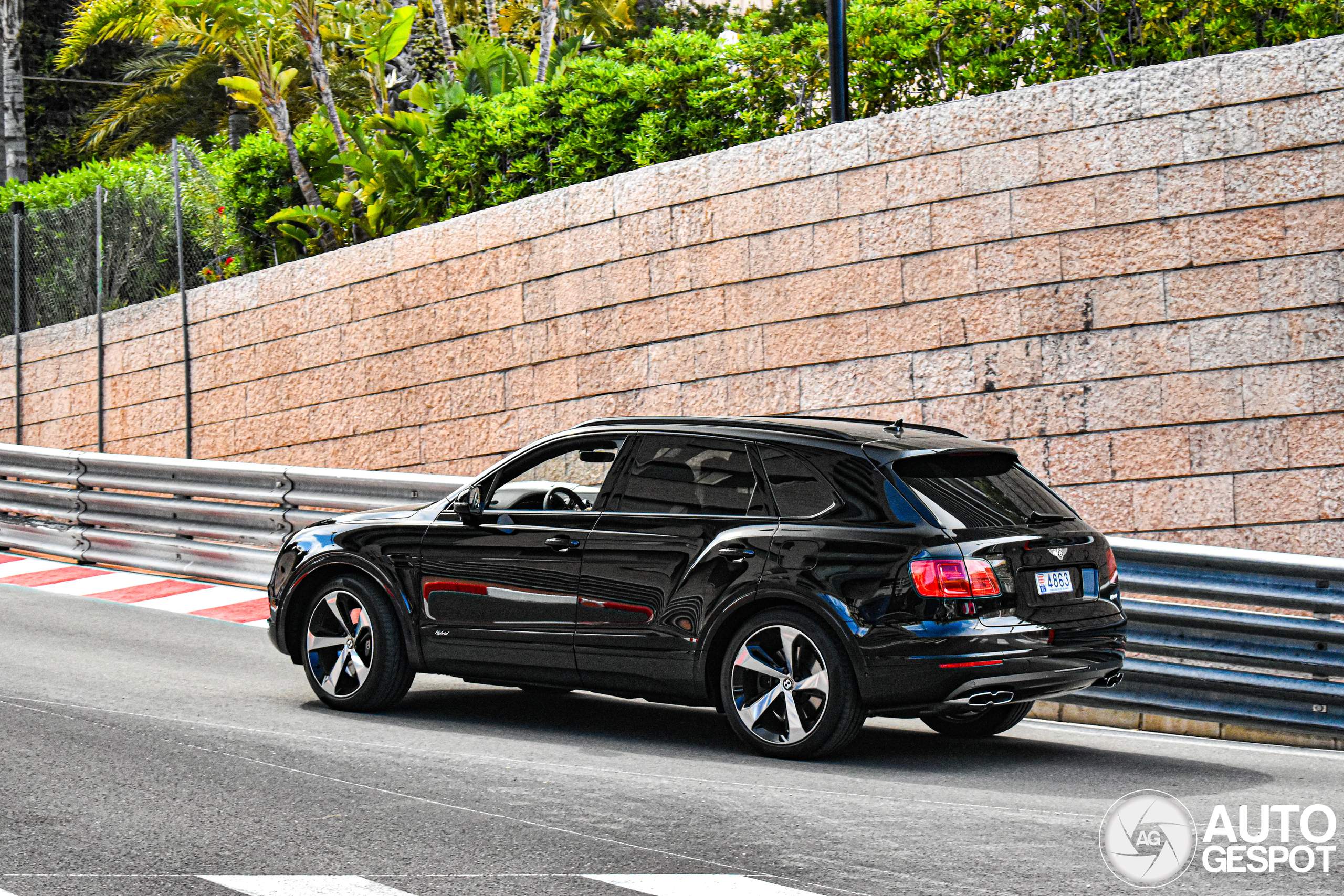 Bentley Bentayga Hybrid