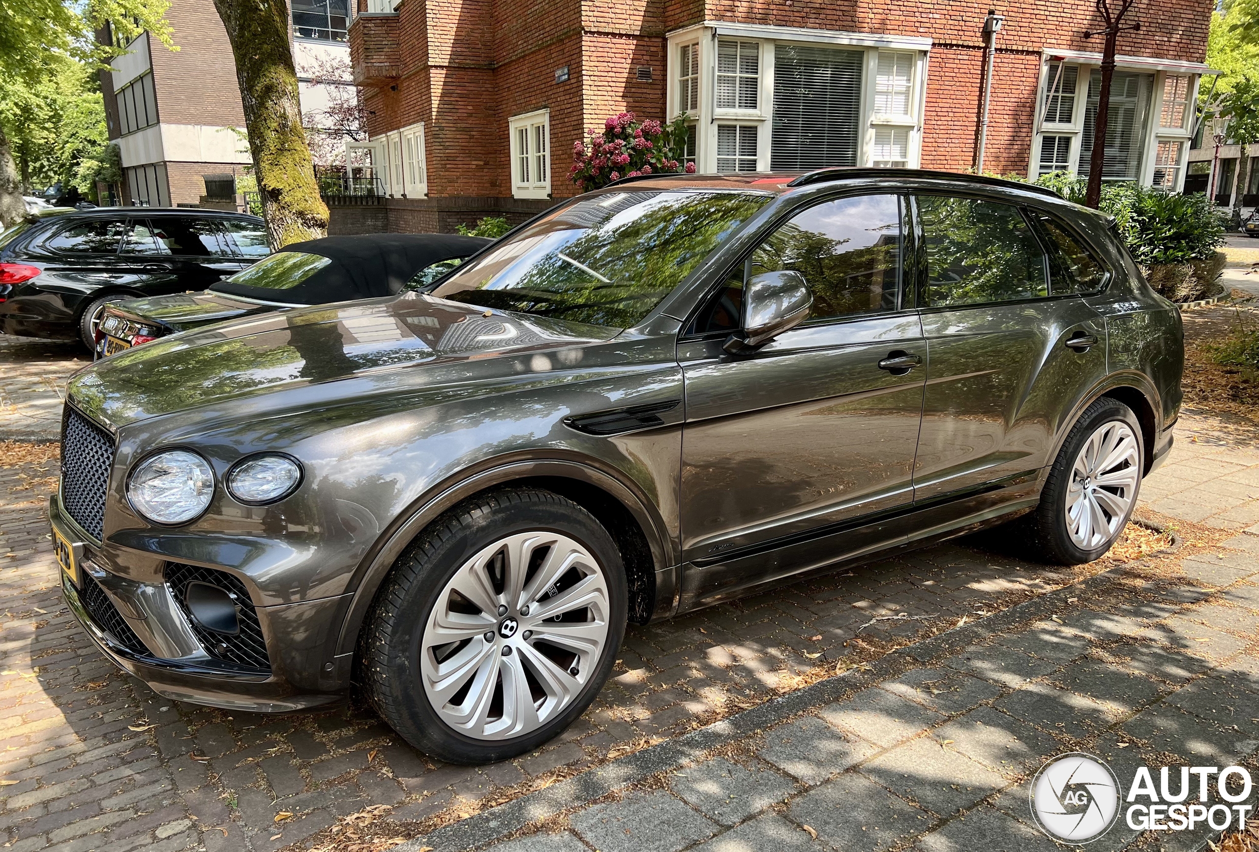 Bentley Bentayga Hybrid Azure