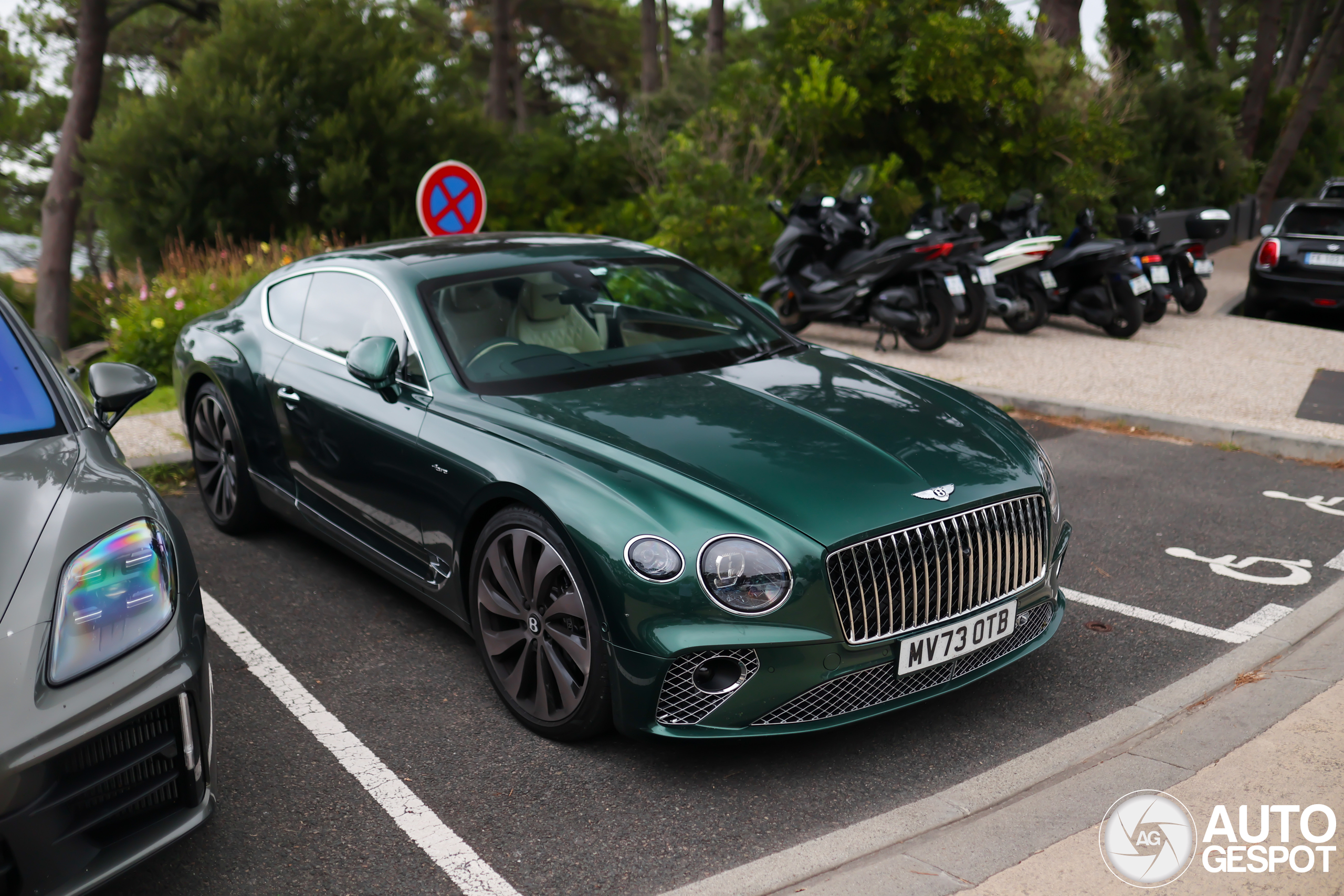 Bentley Continental GT V8 Azure 2024