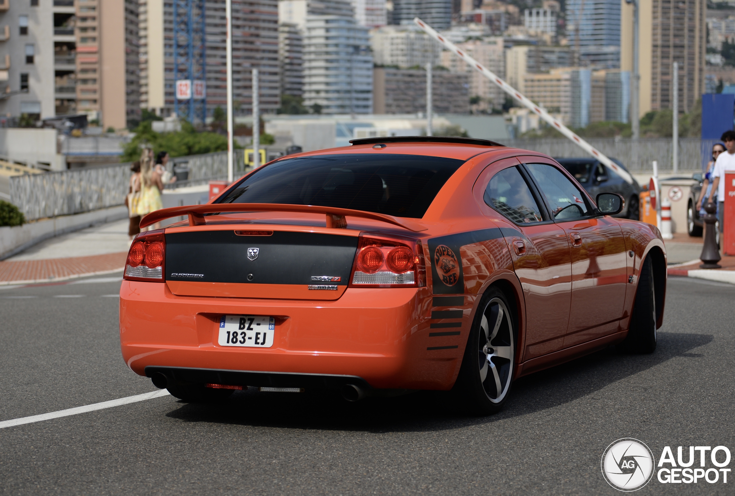 Dodge Charger SRT-8 Super Bee