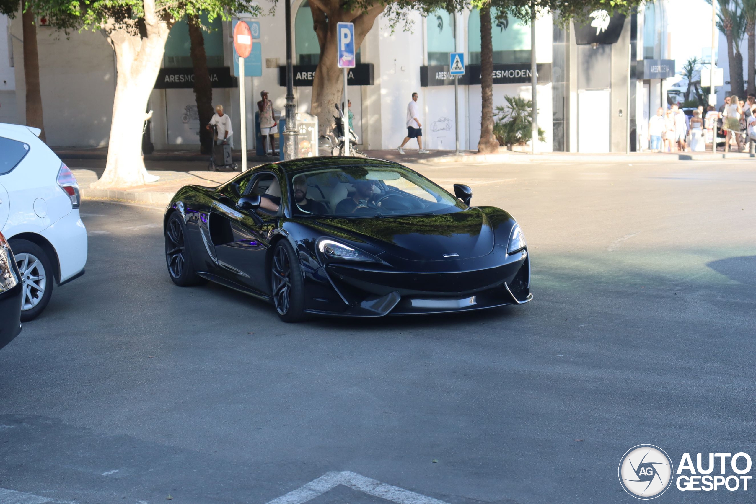 McLaren 570GT