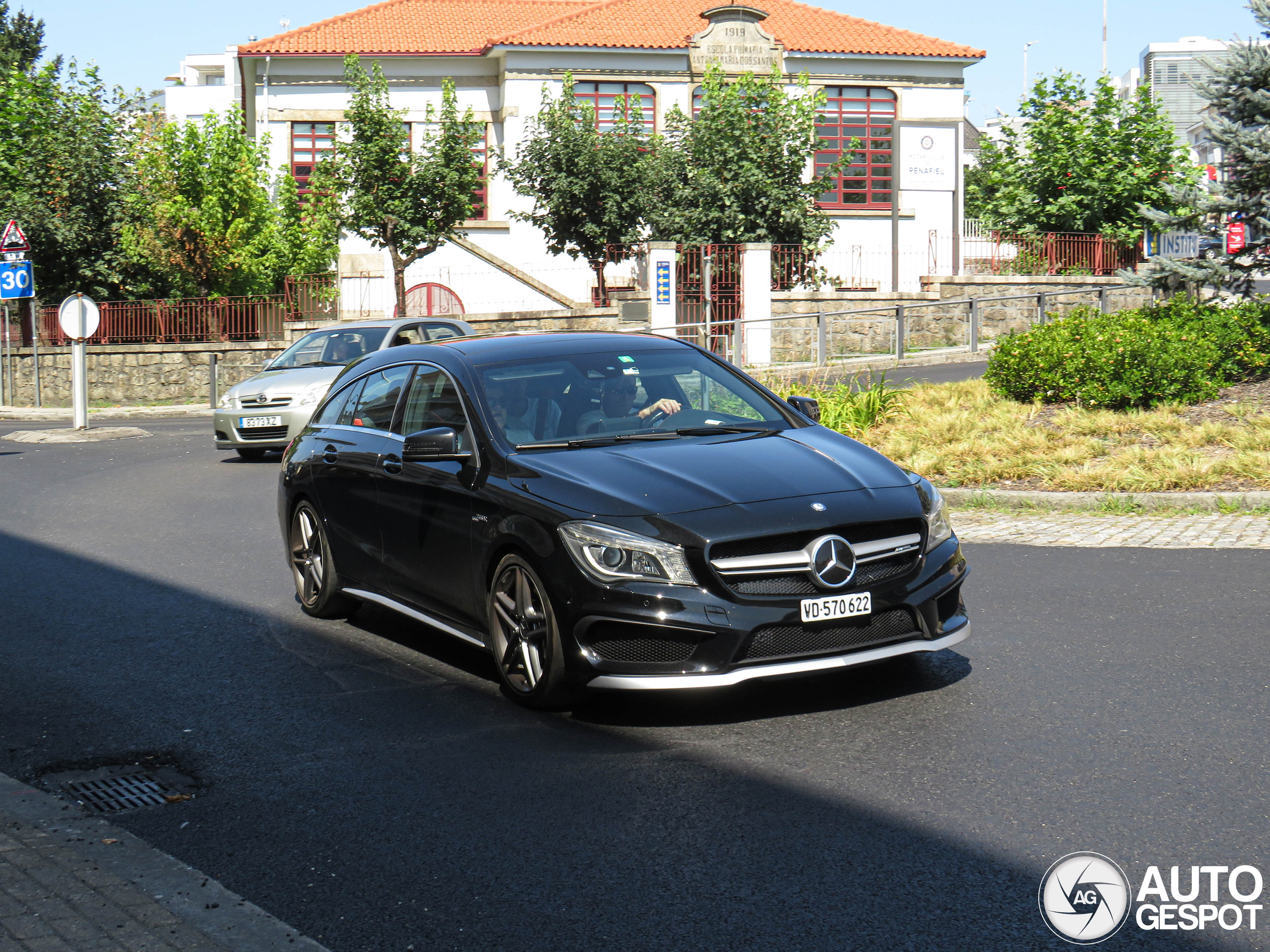 Mercedes-Benz CLA 45 AMG Shooting Brake