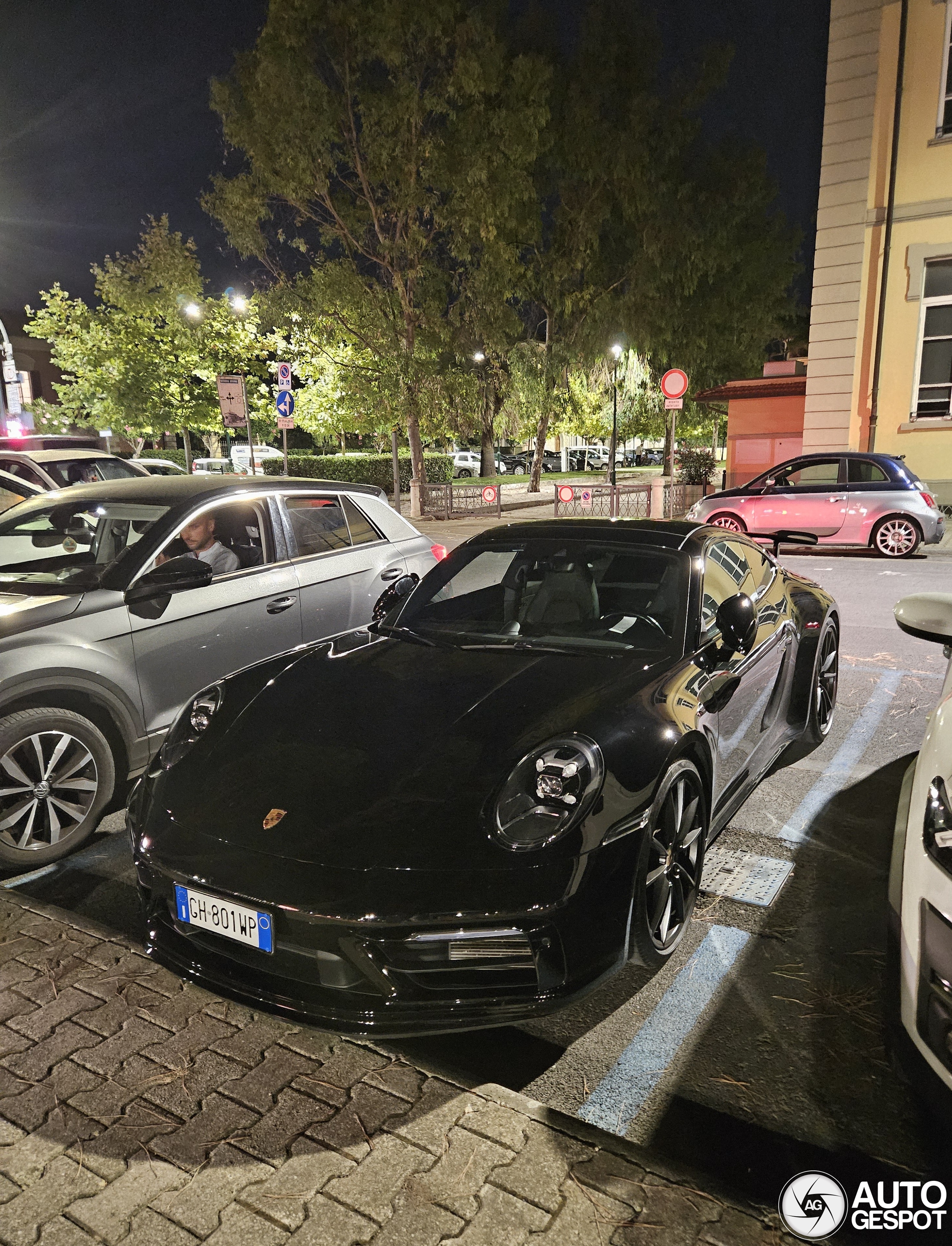 Porsche 992 Carrera 4 GTS