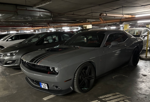 Dodge Challenger SRT-8 392