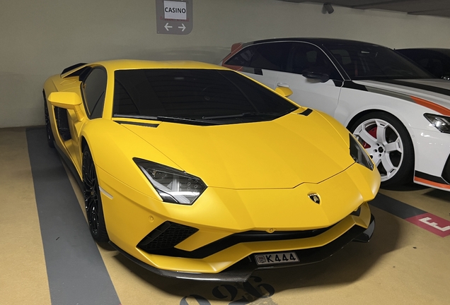 Lamborghini Aventador S LP740-4