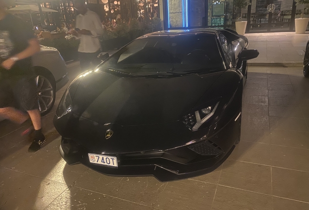 Lamborghini Aventador S LP740-4