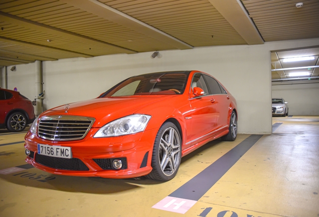 Mercedes-Benz S 65 AMG V221