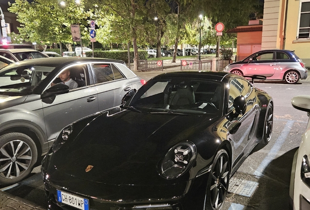 Porsche 992 Carrera 4 GTS