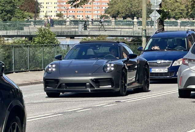 Porsche 992 Carrera GTS