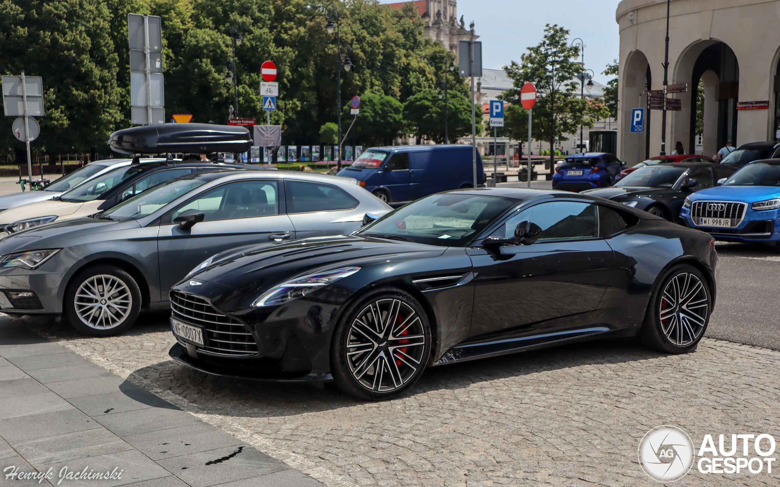 Aston Martin DB12