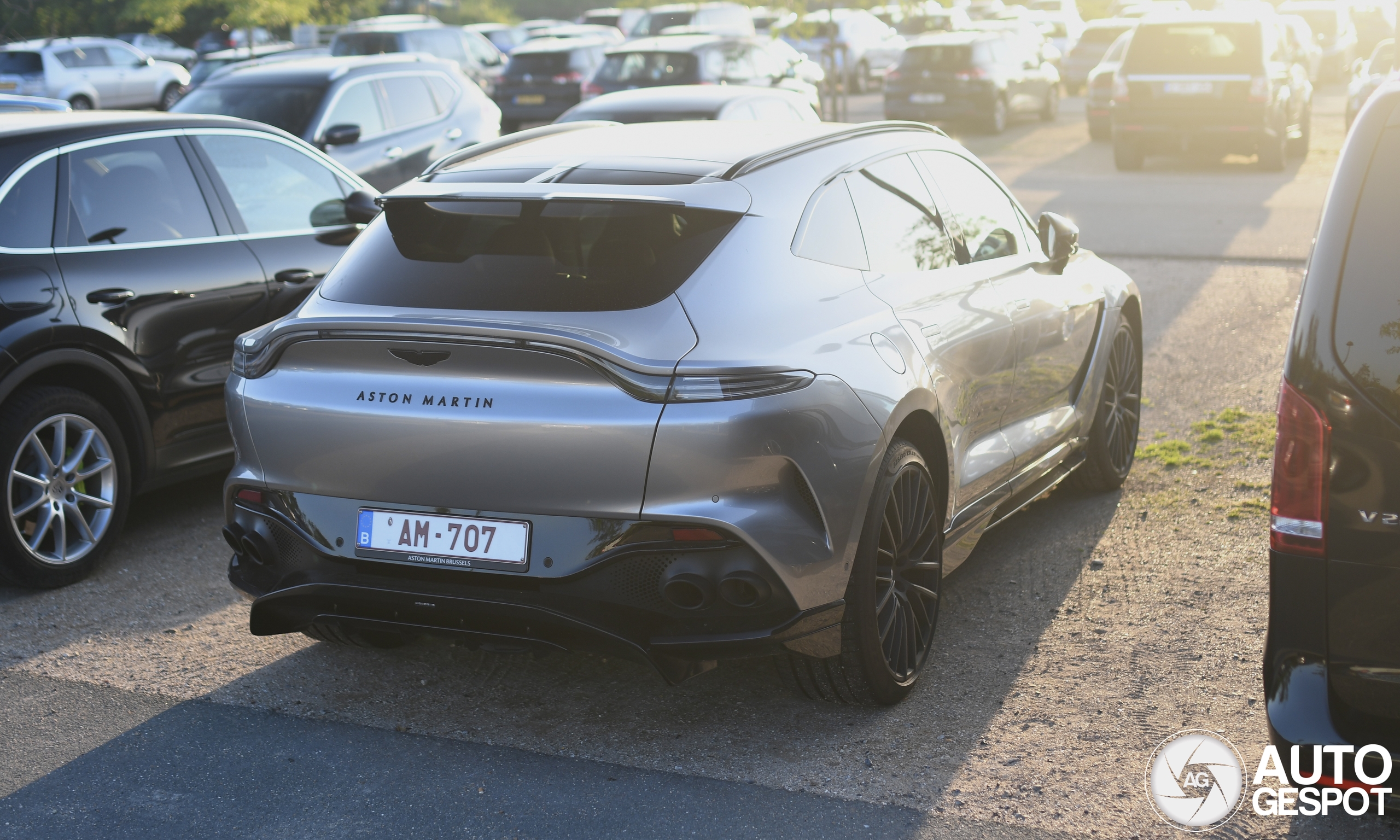 Aston Martin DBX707